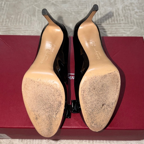 Ferragamo Black Patent Leather Heels with Gold Bow - Picture 4 of 6